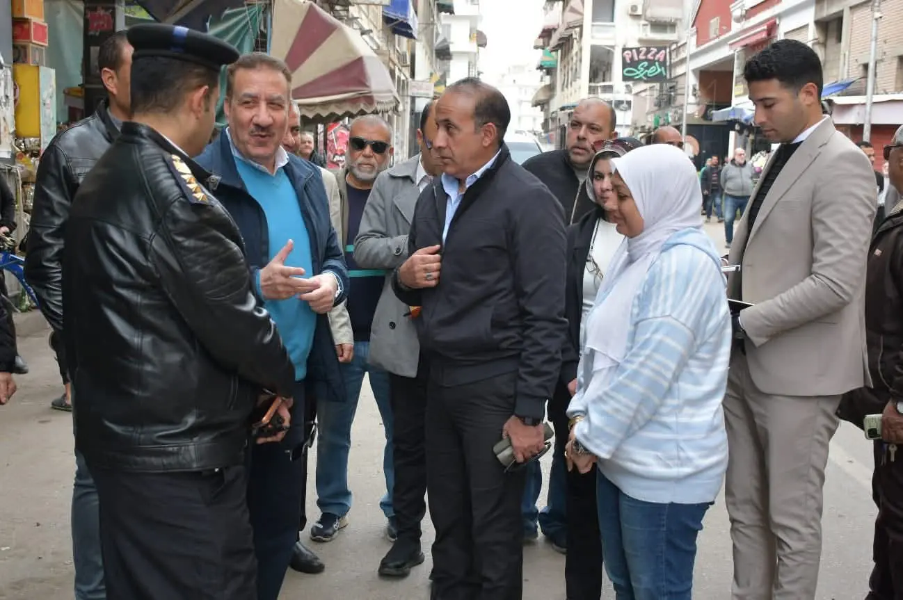 محافظ بورسعيد يفاجئ منطقة "البازار القديم" .. و يشدد على استمرار إزالة الإشغالات وتكثيف النظافة - 1000281940