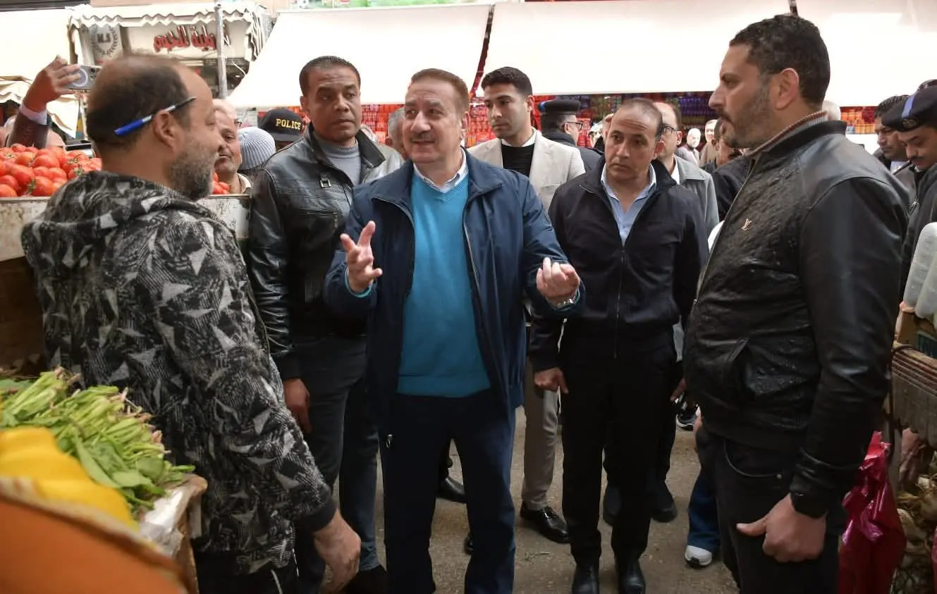 محافظ بورسعيد يفاجئ منطقة "البازار القديم" .. و يشدد على استمرار إزالة الإشغالات وتكثيف النظافة - 1000281941