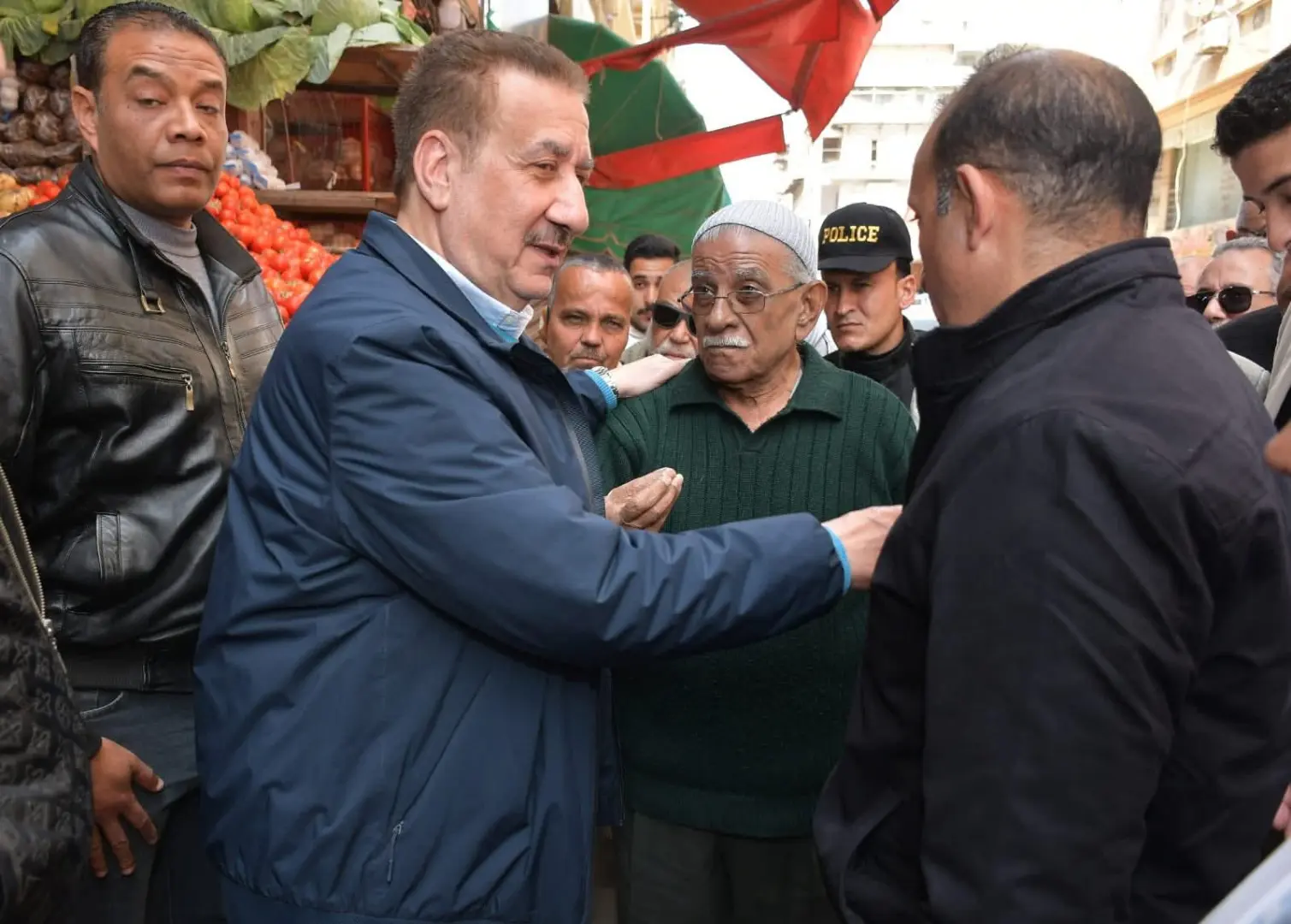 محافظ بورسعيد يفاجئ منطقة "البازار القديم" .. و يشدد على استمرار إزالة الإشغالات وتكثيف النظافة - 1000281945