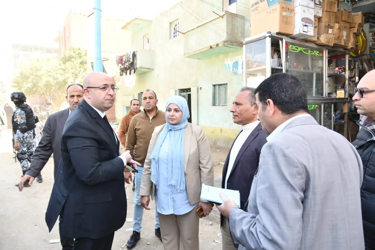 رئيس الوزراء يتفقد فرع منفذ "كاري أون" بمصر الجديدة - 1000282761