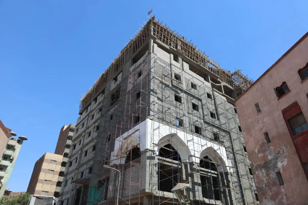محافظ الجيزة يتابع انتظام سير العمل بمستشفى أم المصريين وتواجد الأطقم الطبية والتمريض - 1000282773