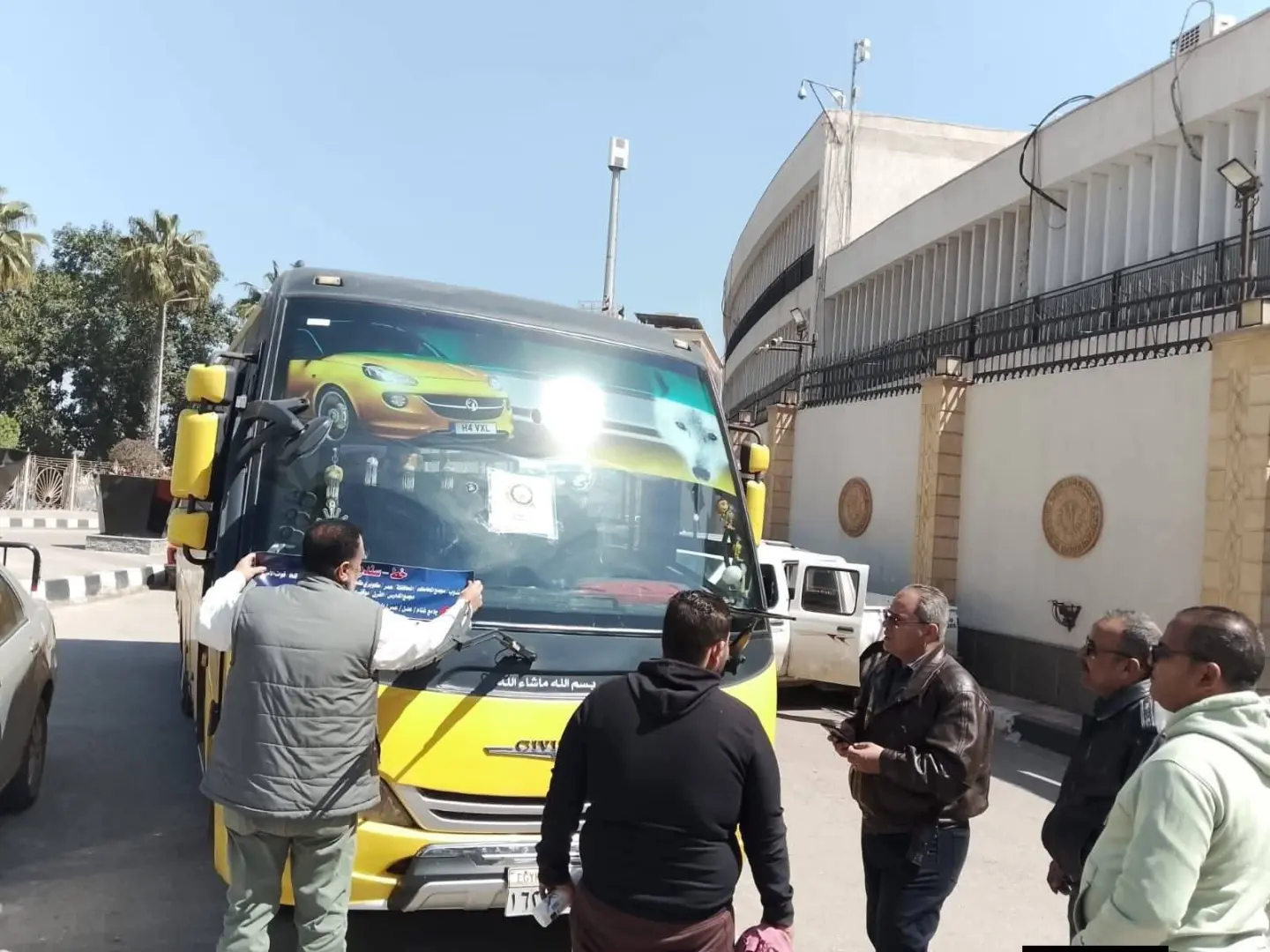 محافظ الدقهلية: لصق استيكرات خطوط السير وبدء التشغيل التجريبي لخطي السرفيس الجديدين بطلخا غدا الأحد - 1000282819