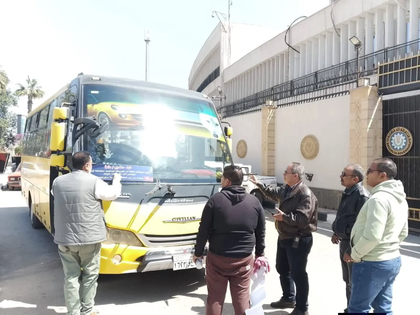 محافظ الدقهلية: لصق استيكرات خطوط السير وبدء التشغيل التجريبي لخطي السرفيس الجديدين بطلخا غدا الأحد - 1000282822