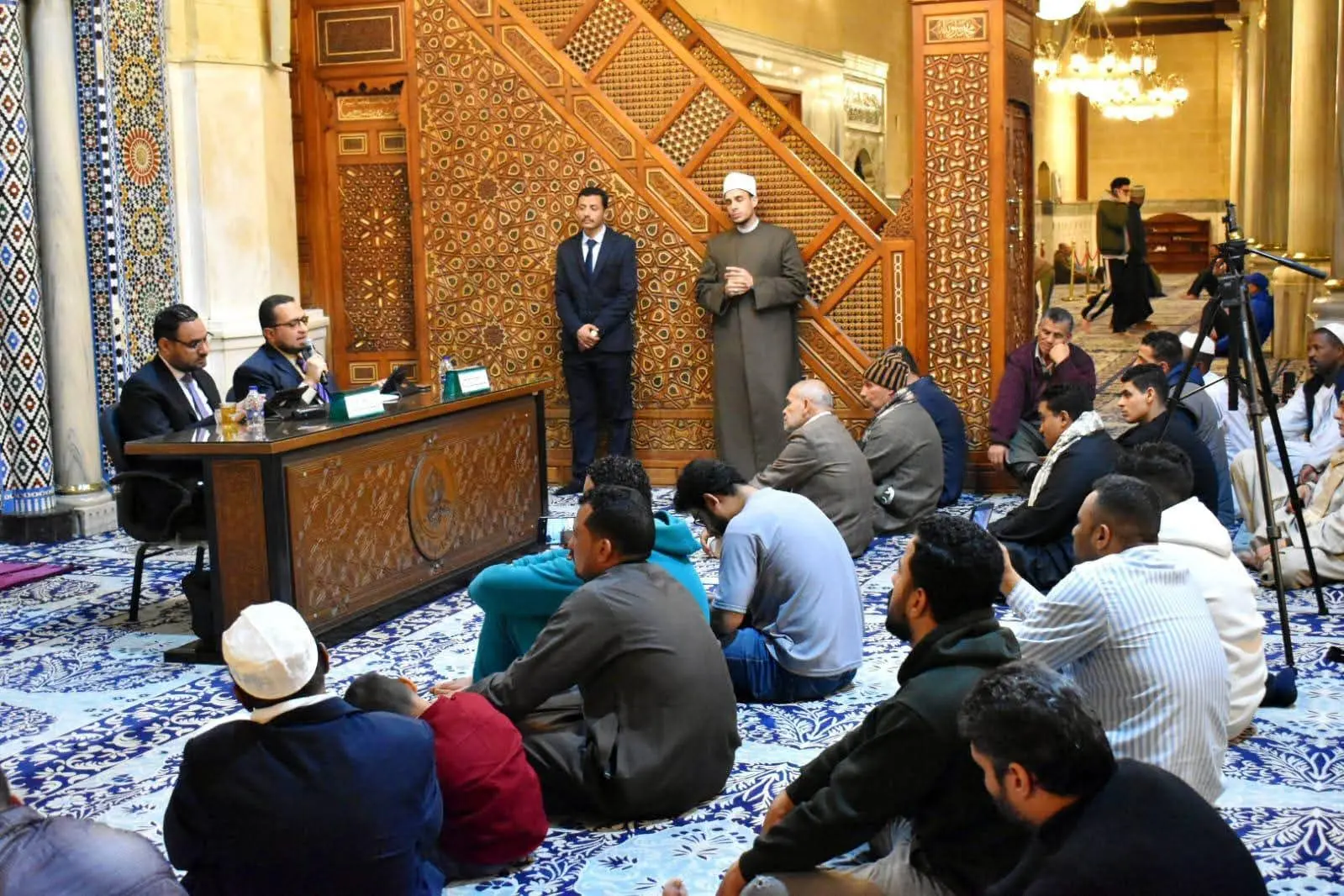 انعقاد مجلس الحديث الثامن والعشرين بعد المائة بمسجد الإمام الحسين بالقاهرة - 1000284192