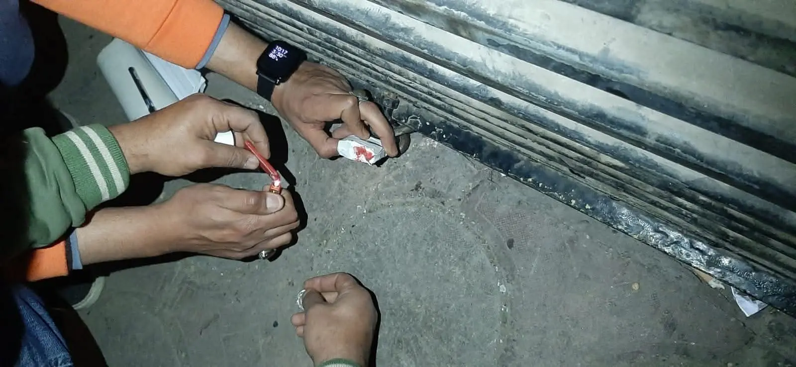 تشميع عدد من المقاهى المخالفة بدمنهور فى جولة ليلية لرئيس المدينة - 1000285609