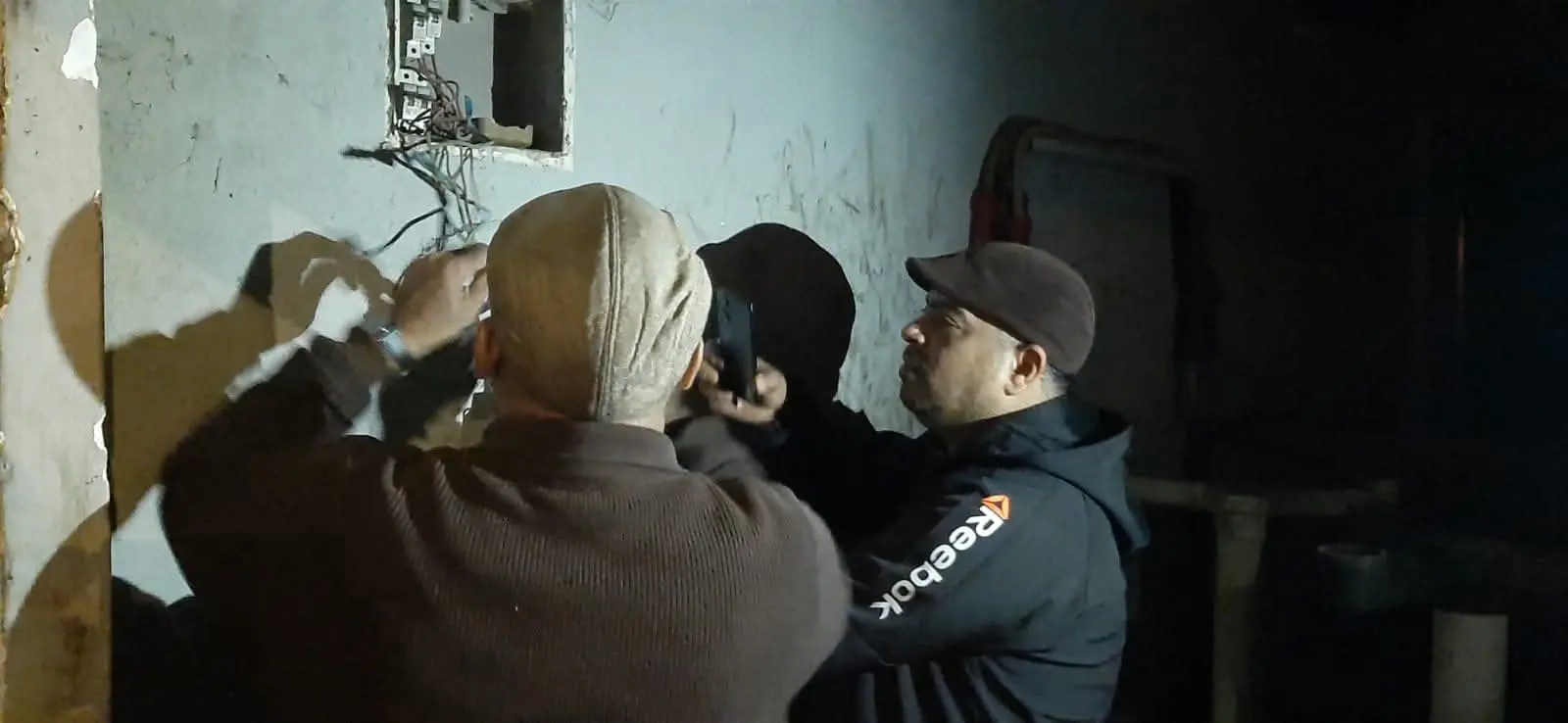 تشميع عدد من المقاهى المخالفة بدمنهور فى جولة ليلية لرئيس المدينة
