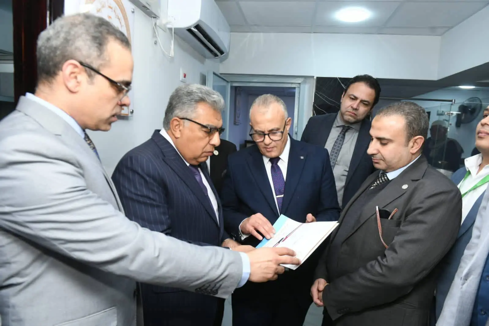 محافظ الدقهلية ومساعد وزير العدل يفتتحان مكتب الشهر العقاري بقرية بدواى - 1000285912