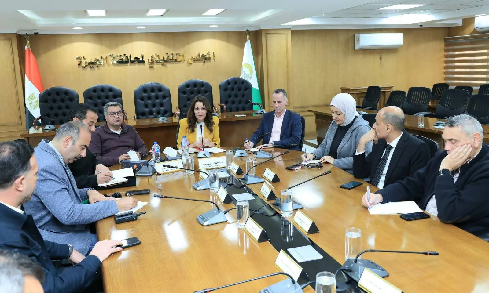 نائب محافظ الجيزة تترأس لجنة بحث تطوير الخدمات بمنطقة حدائق الأهرام ووضع حلول متكاملة للارتقاء بها