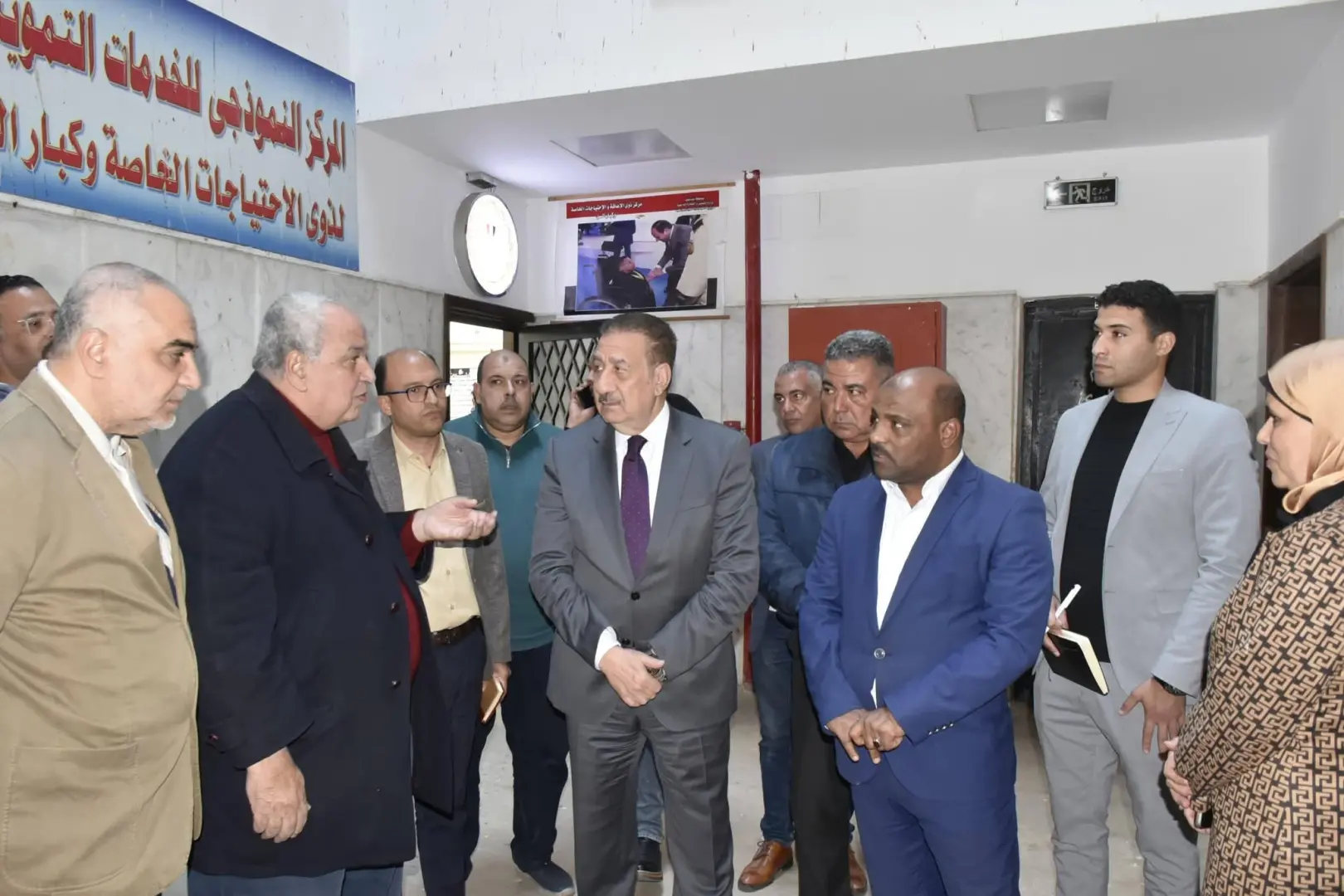 محافظ بورسعيد يتابع منظومة تلقي طلبات المواطنين بالمركز التكنولوجي للخدمات التموينية - 1000285976