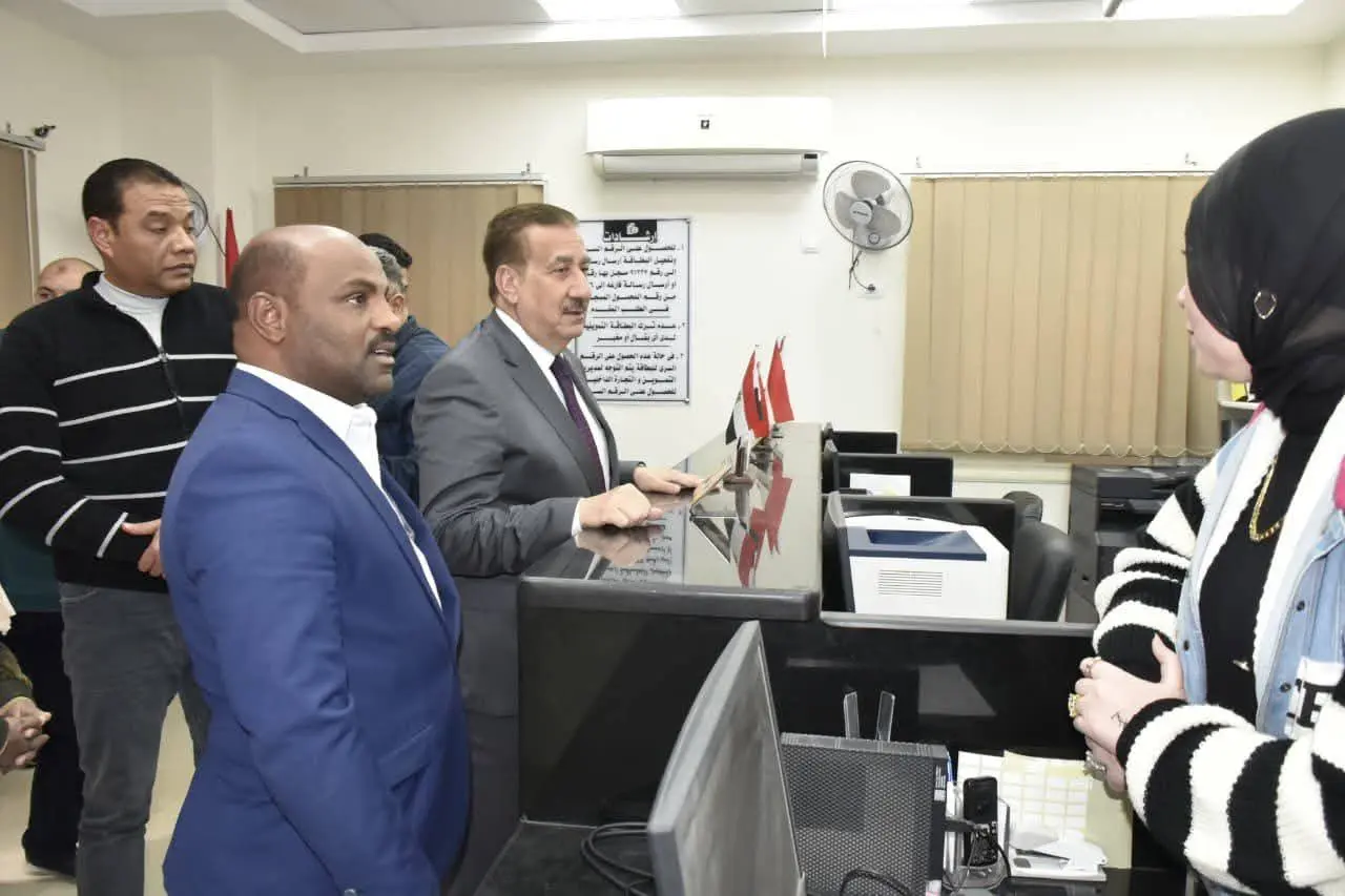 محافظ بورسعيد يتابع منظومة تلقي طلبات المواطنين بالمركز التكنولوجي للخدمات التموينية - 1000285977
