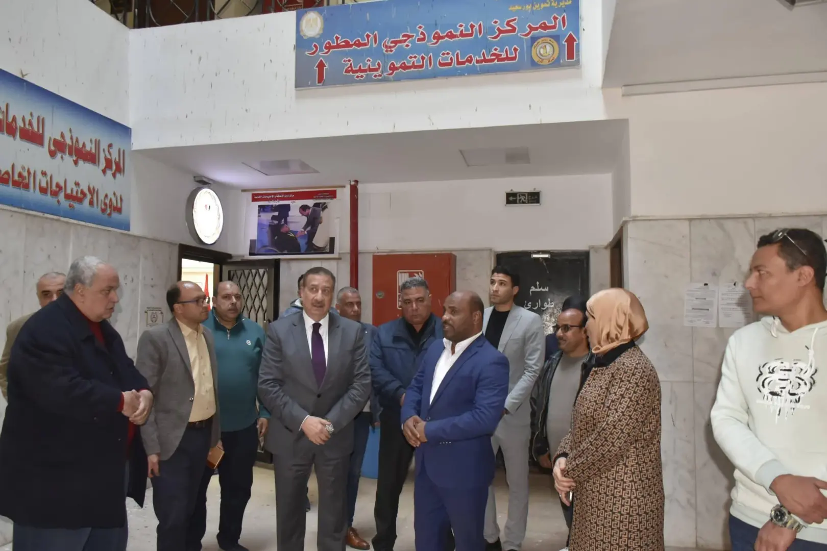 محافظ بورسعيد يتابع منظومة تلقي طلبات المواطنين بالمركز التكنولوجي للخدمات التموينية - 1000285978