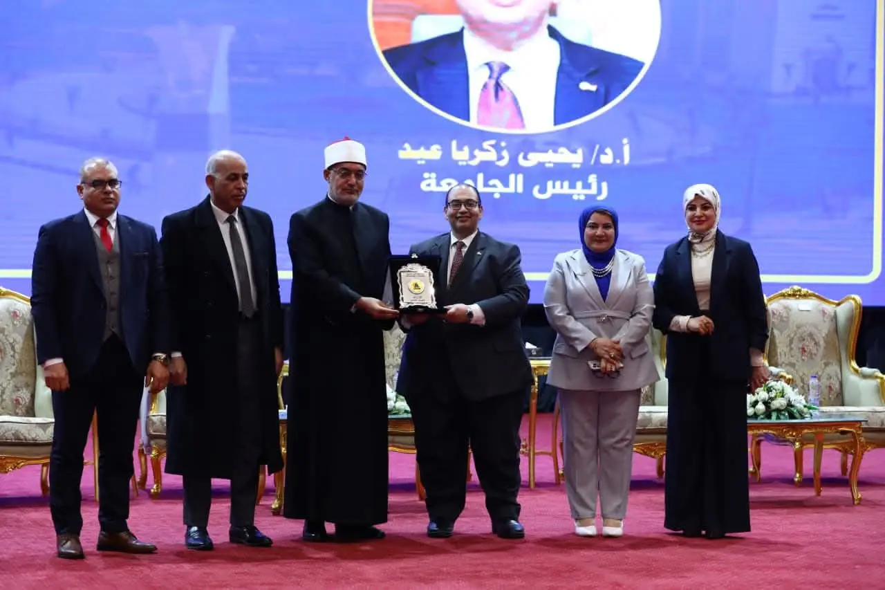 مفتى الجمهورية: وسائل التواصل الاجتماعي سلاح ذو حدين - 1000287159