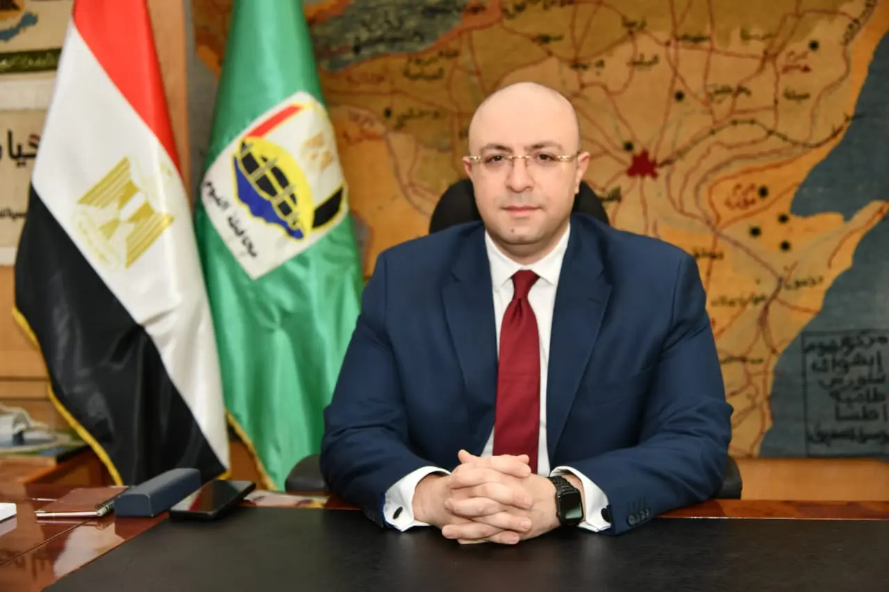 وسط هطول الأمطار بطنطا .. محافظ الغربية يتابع جهود رفع تجمعات المياه - 1000287593