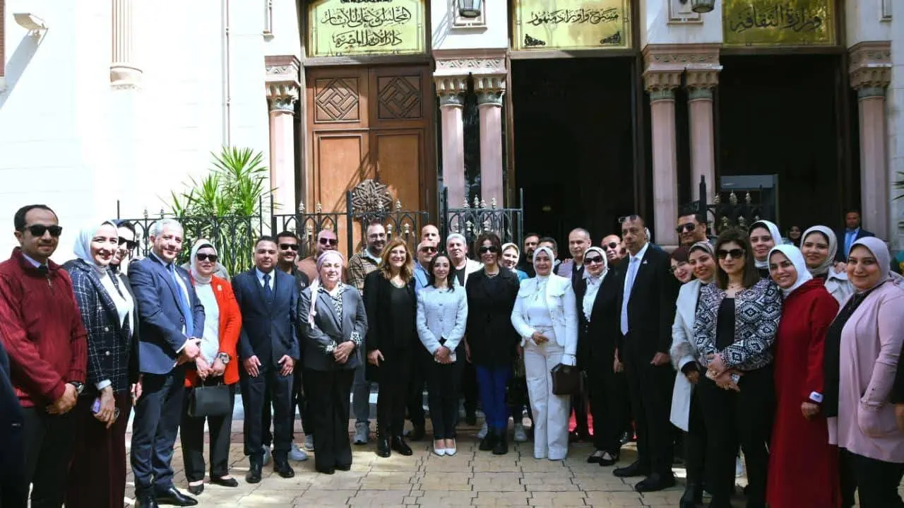 وزيرة الثقافة ومحافظ البحيرة تتفقدان دار الأوبرا ومركز الإبداع الفني وقصر الثقافة بدمنهور - 1000289974