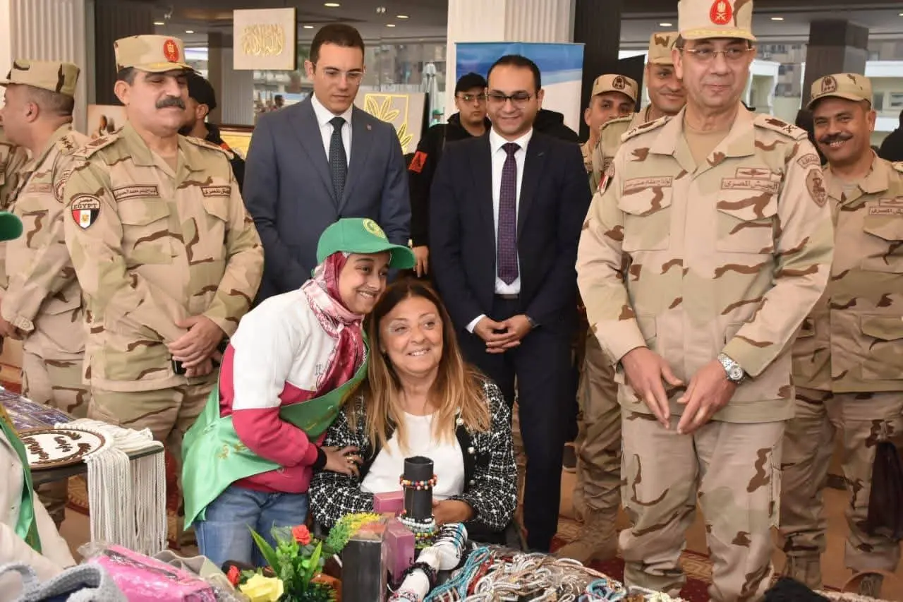 "القومي للأشخاص ذوي الإعاقة" و"الدفاع الشعبي والعسكري" يفتتحان أول معرض للمشغولات والمنتجات اليدوية