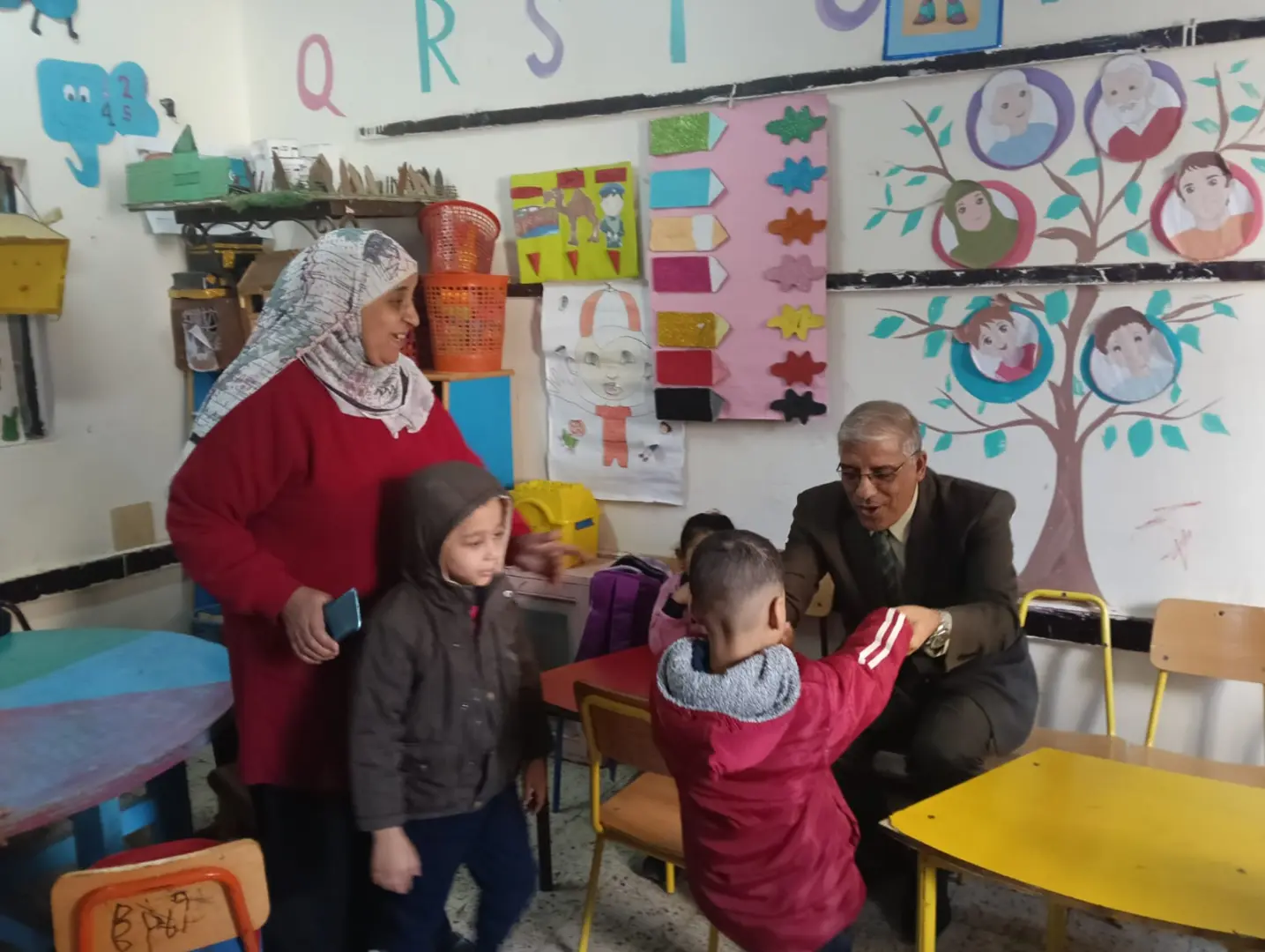 وكيل وزارة التعليم بقنا يتابع بدء الدراسة بالفصل الدراسي الثاني