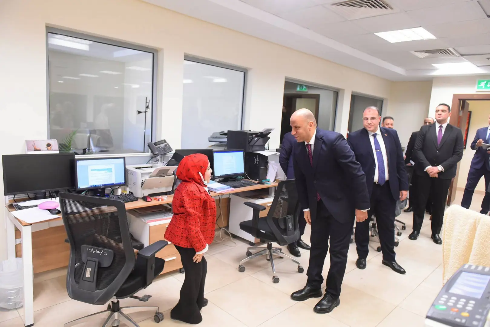 بعد أدائه اليمين الدستورية.. وزير العمل للعاملين بالوزارة: "أنا واحد منكم ..وسنعمل بروح الفريق الواحد"