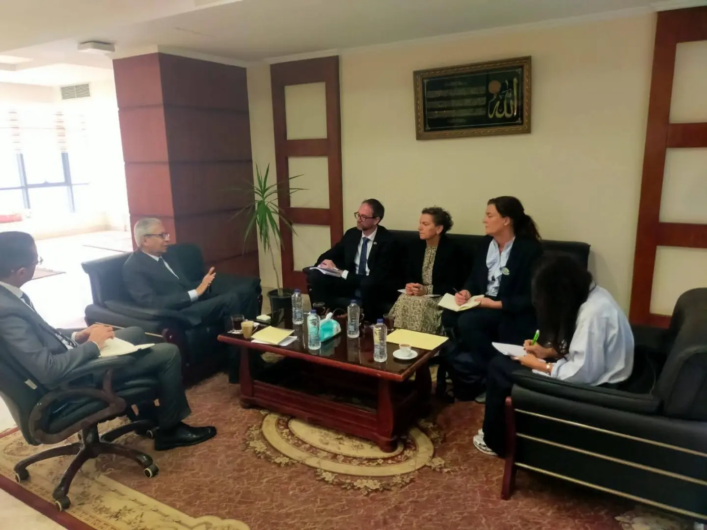 رئيس جهاز حماية وتنمية البحيرات والثروة السمكية يستقبل وفدًا من الوكالة الدنماركية للطب البيطرى
