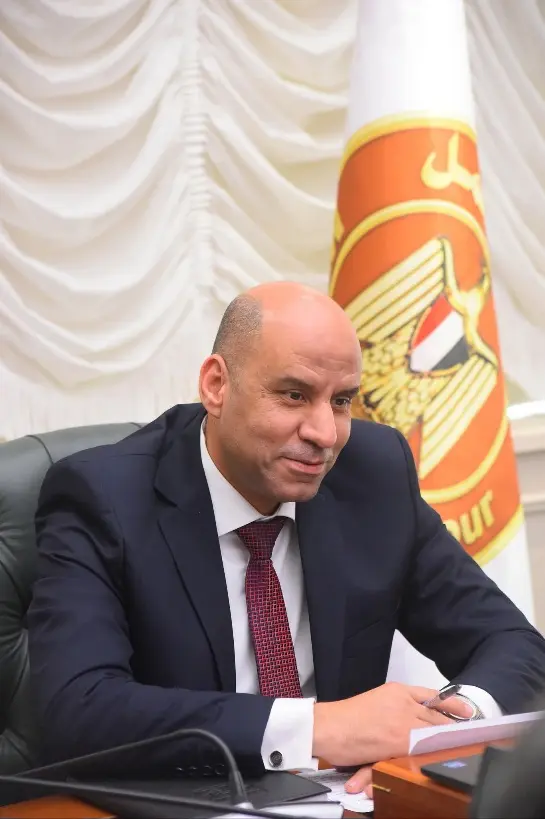 تنفيذًا لتوجيهات الرئيس.. وزير العمل يعتمد صرف 331 مليون جنيه منحة رمضان للعمالة غير المنتظمة
