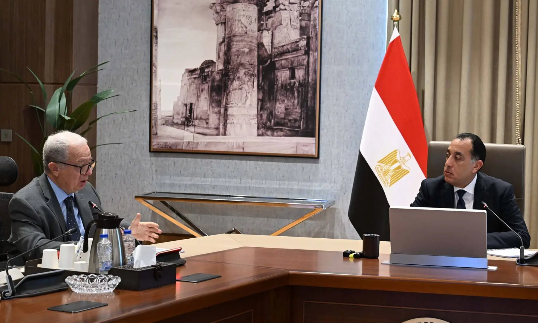 في لقاء مع نائب رئيس الوزراء للشئون الاقتصادية.. مدبولي  يتابع هيكلة وتطوير الهيئات الاقتصادية والشركات المملوكة للدولة
