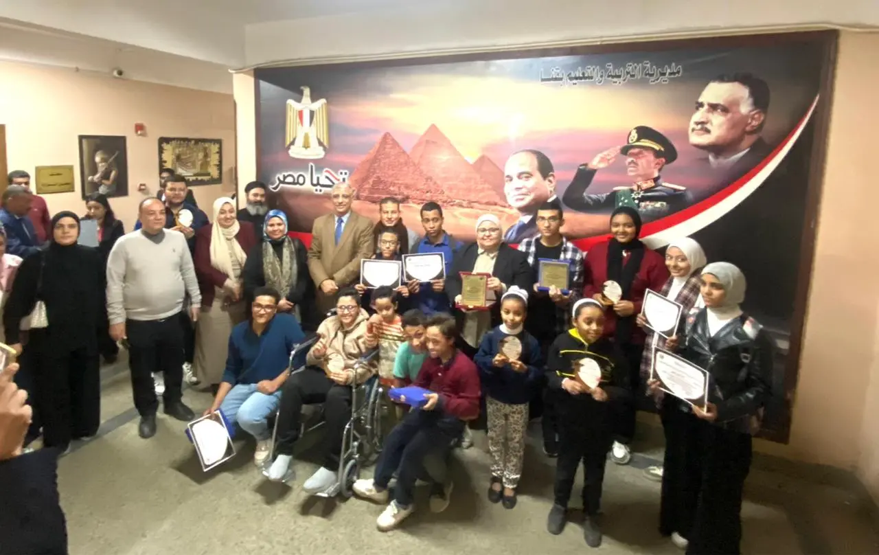 وكيل تعليم قنا يكرم الفائزين في مبادرة «مبرمج في كل بيت»