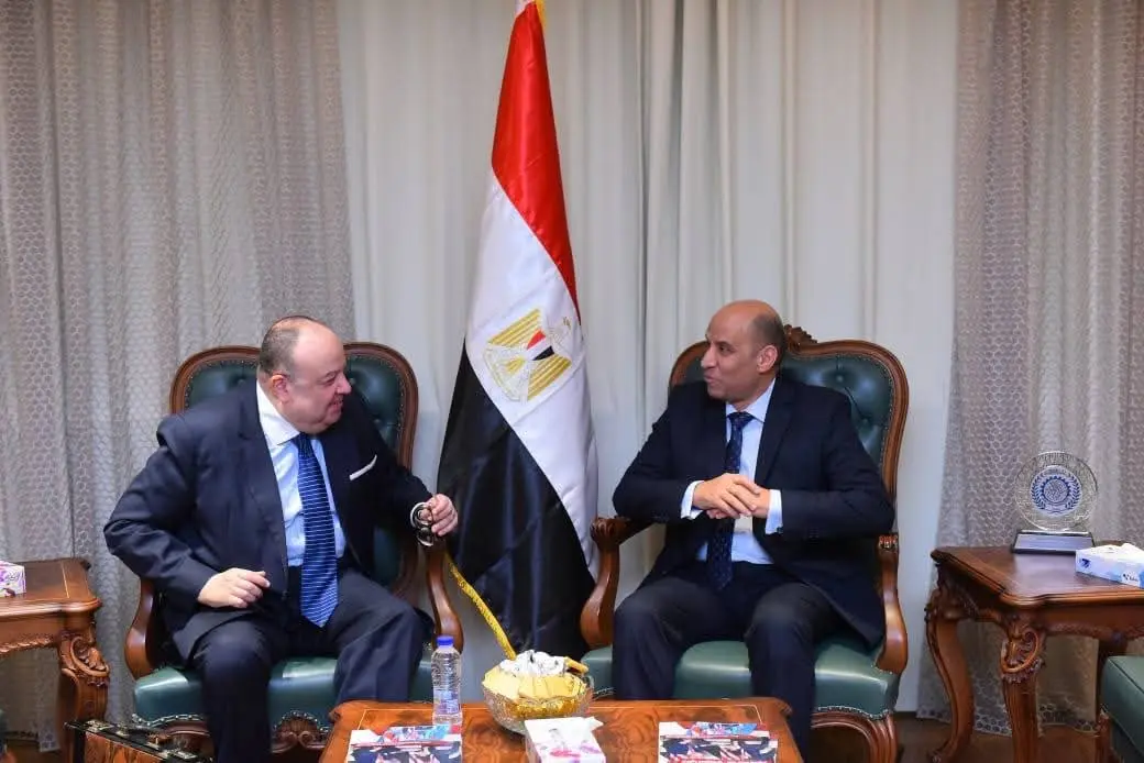 وزير العمل يستقبل السفير حسام عيسى مساعد وزير الخارجية السابق
