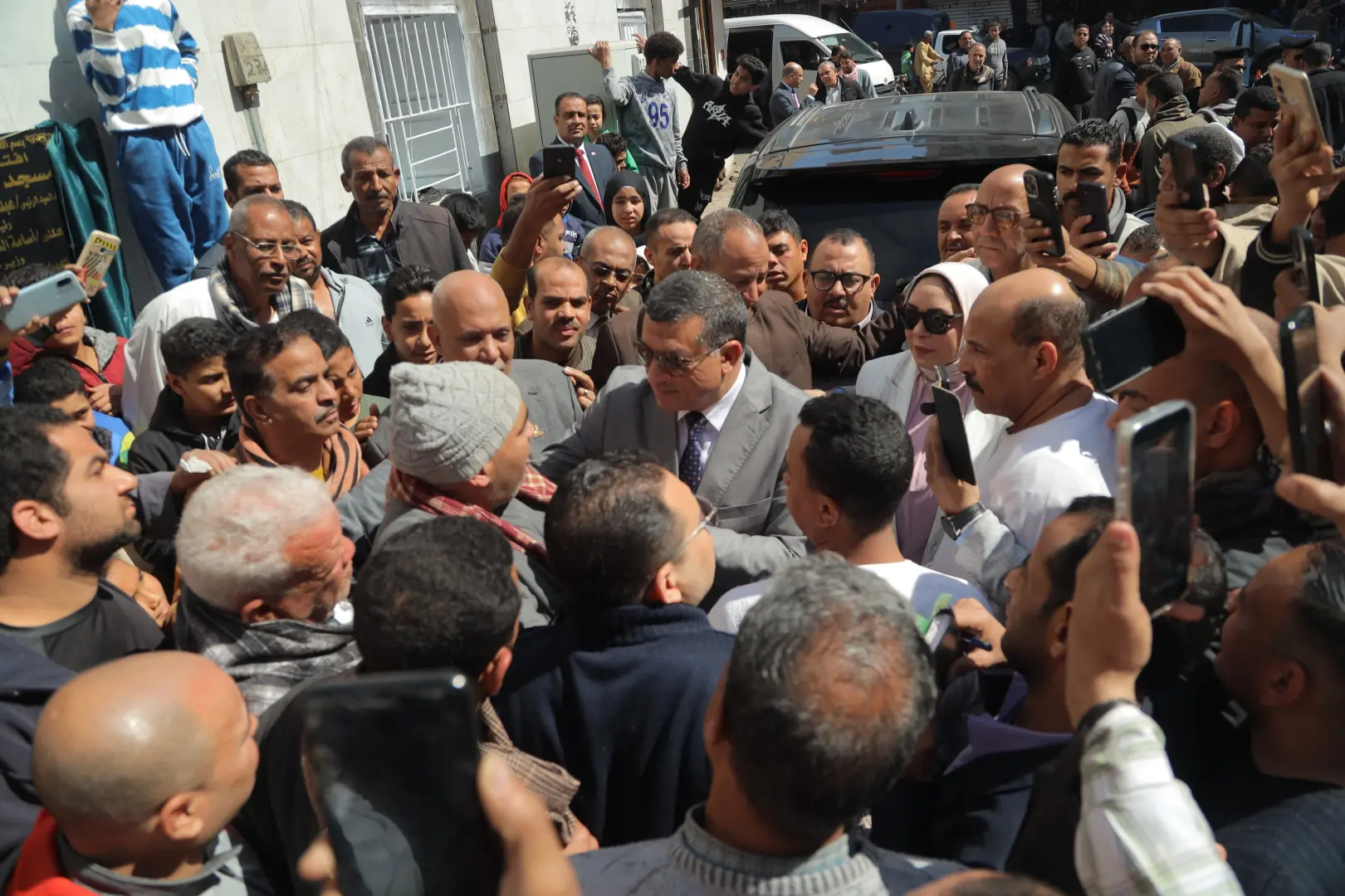 محافظ قنا يفتتح "المسجد العتيق" بنجع حمادي عقب تجديده بالجهود الذاتية - 1000415306