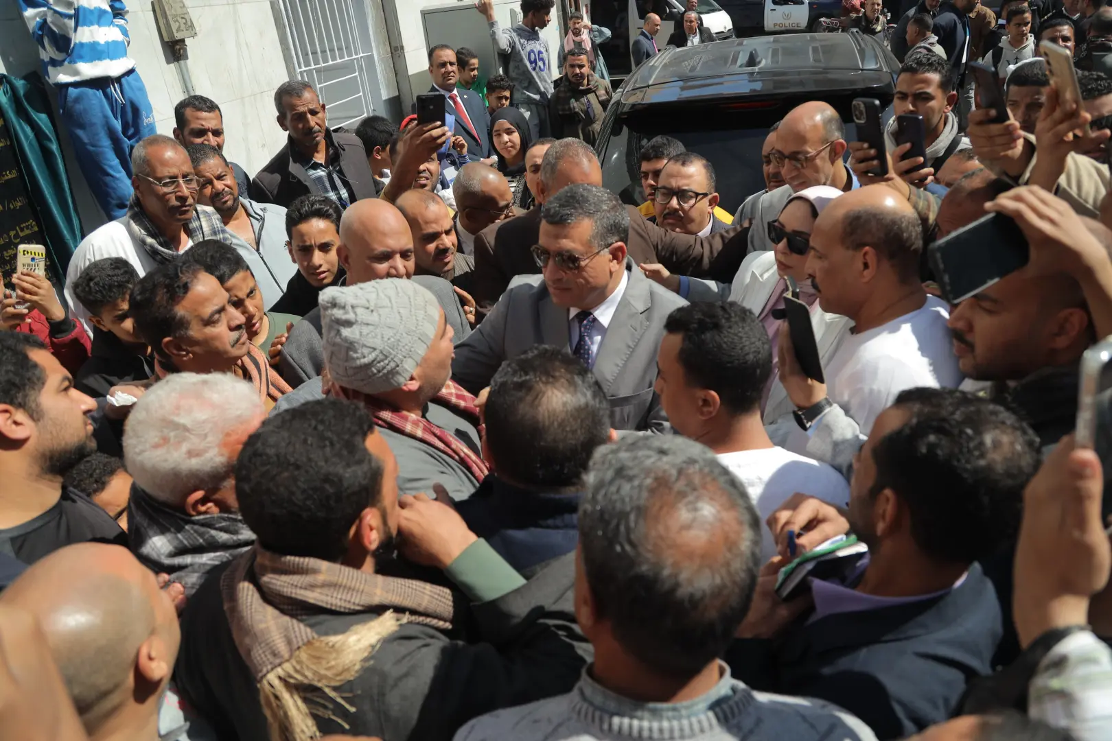 محافظ قنا يفتتح "المسجد العتيق" بنجع حمادي عقب تجديده بالجهود الذاتية - 1000415308