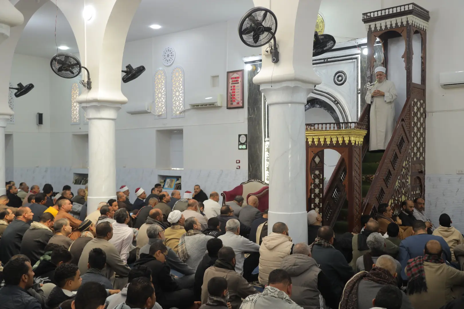 محافظ قنا يفتتح "المسجد العتيق" بنجع حمادي عقب تجديده بالجهود الذاتية - 1000415312