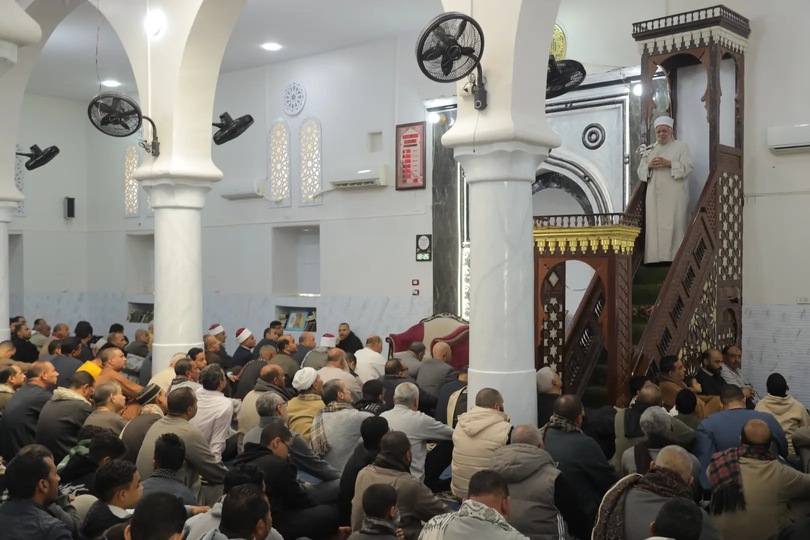 محافظ قنا يفتتح "المسجد العتيق" بنجع حمادي عقب تجديده بالجهود الذاتية - 1000415335