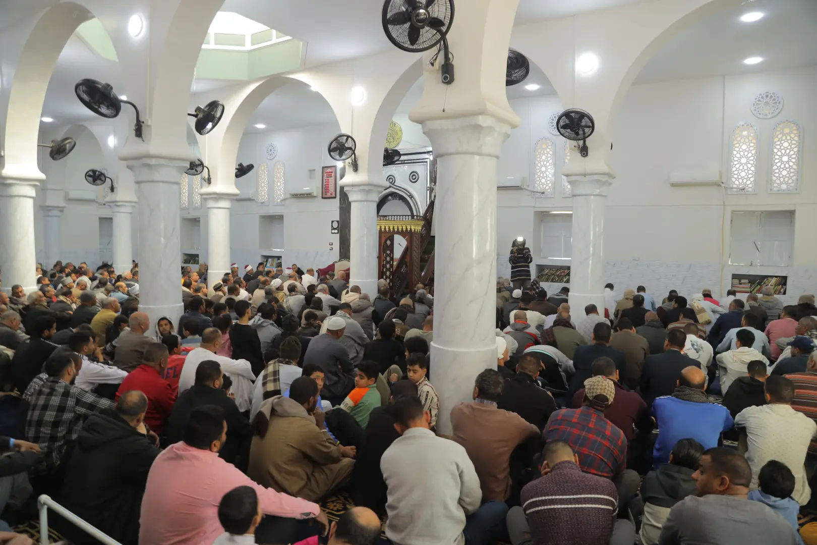 محافظ قنا يفتتح "المسجد العتيق" بنجع حمادي عقب تجديده بالجهود الذاتية - 1000415336
