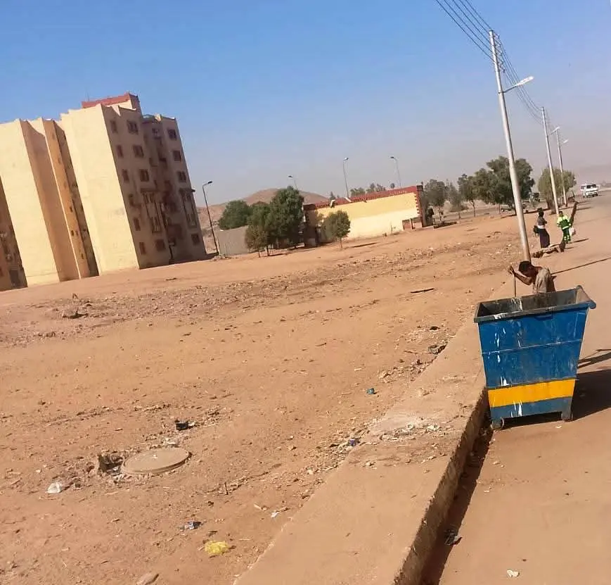 لاشين : تفعيل منظومة النظافة الجديدة .. ورفع 219 طن من المخلفات والقمامة والتراكمات بأحياء مدينة أسوان - 1000415607