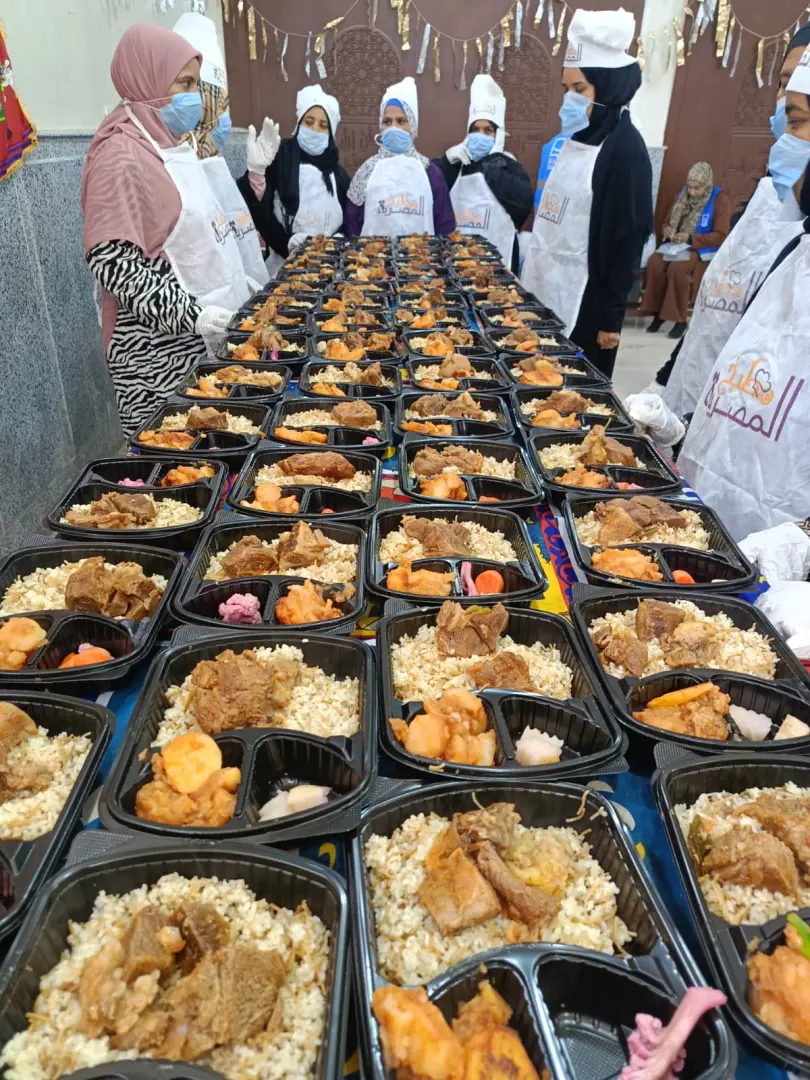 يوفر 350 وجبة.. محافظ قنا يشيد بمبادرة "مطبخ المصرية" لتمكين المرأة ودعم الأسر الأولى بالرعاية