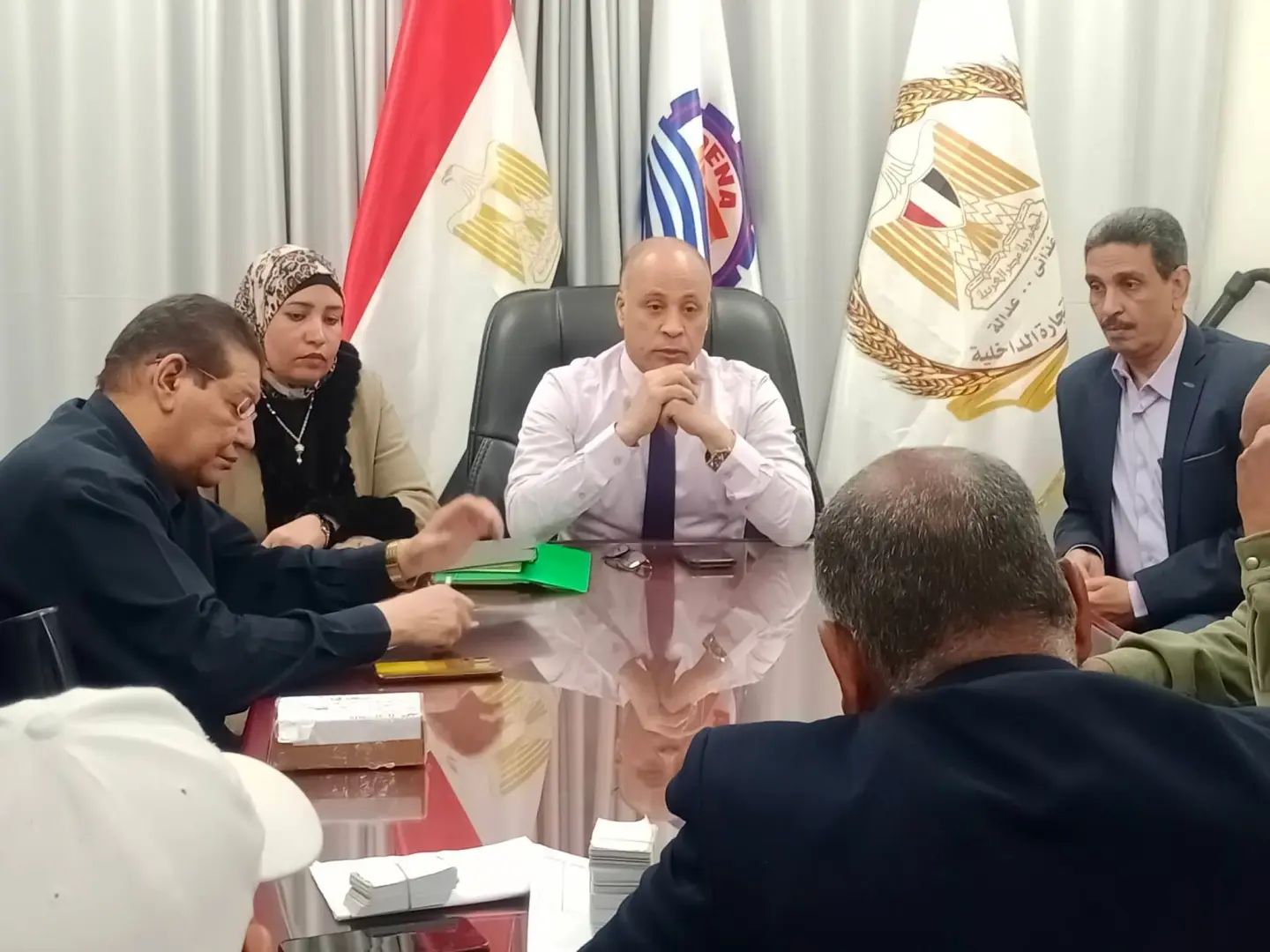 سحب التراخيص والإحالة للنيابة العامة.. إجراءات حاسمة ضد المتلاعبين بأسطوانات البوتاجاز بقنا - 1000419222