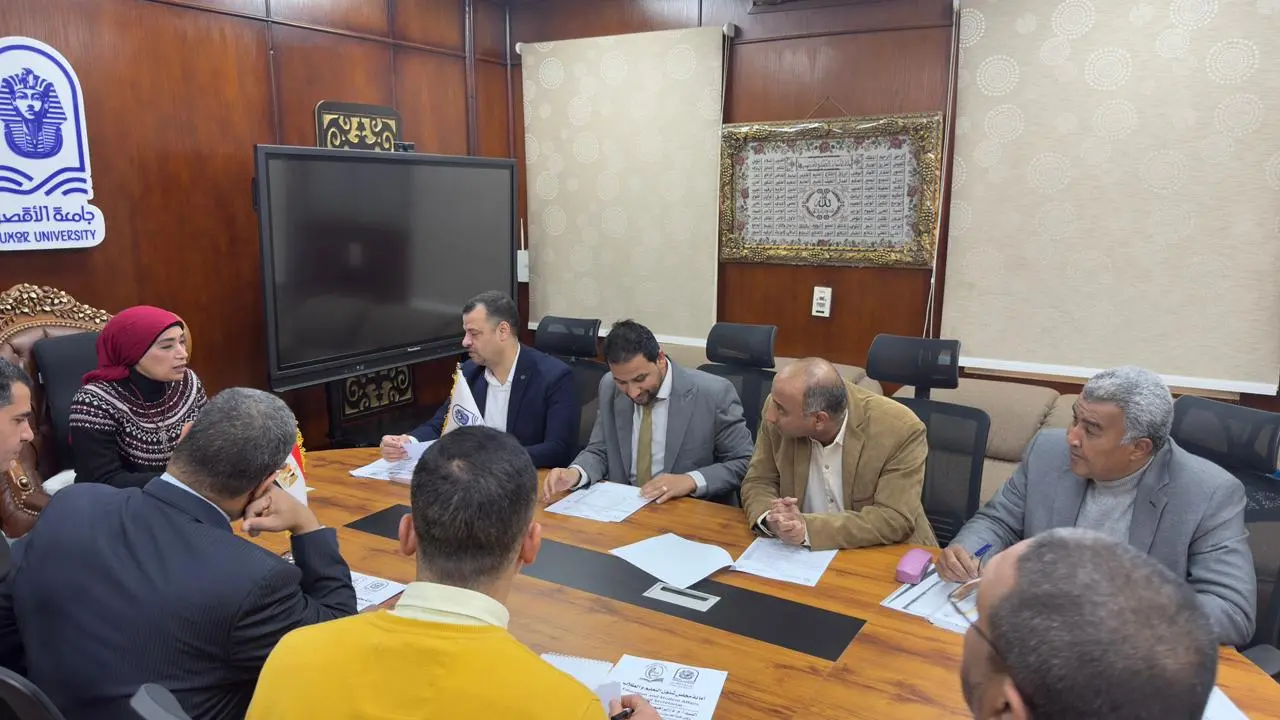رئيس جامعة الأقصر تترأس مجلسي شؤون التعليم والطلاب والدراسات العليا - 1000420748 1