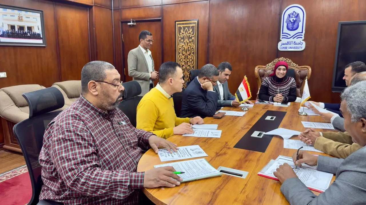 رئيس جامعة الأقصر تترأس مجلسي شؤون التعليم والطلاب والدراسات العليا - 1000420751 1