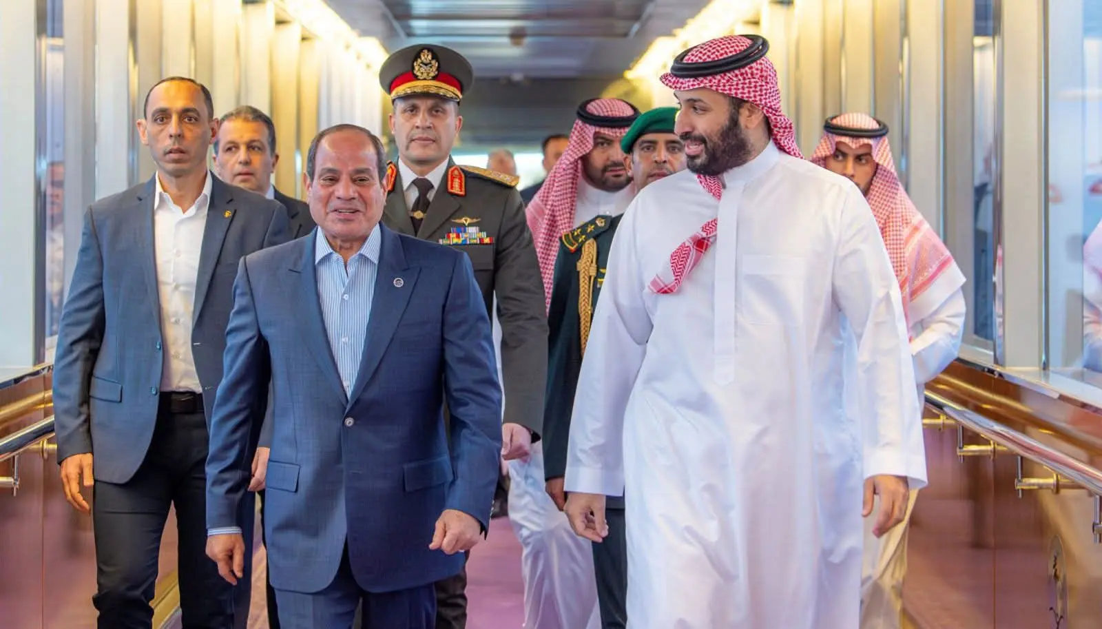 الرئيس السيسي والأمير محمد بن سلمان يؤكدان أهمية تجنب التصعيد في المنطقة - 1000421501