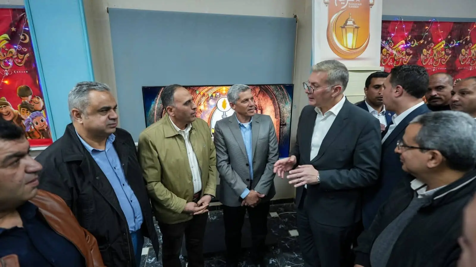 وزير البترول والثروة المعدنية يشارك العاملين إفطار رمضان في حقول الشركة العامة للبترول برأس غارب - 1000423728