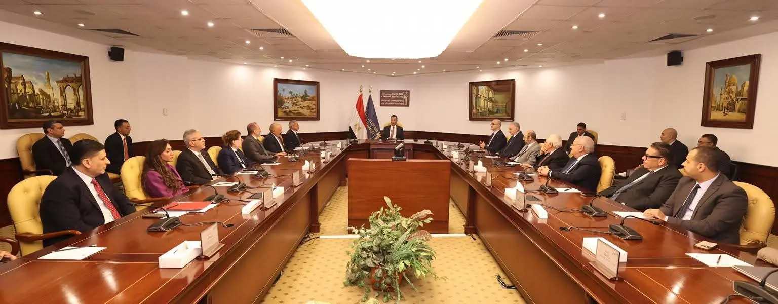 هندي يشهد شراكة بين الأكاديمية العربية و«إي آند مصر» لإنشاء معامل اتصالات متطورة - 1000423761