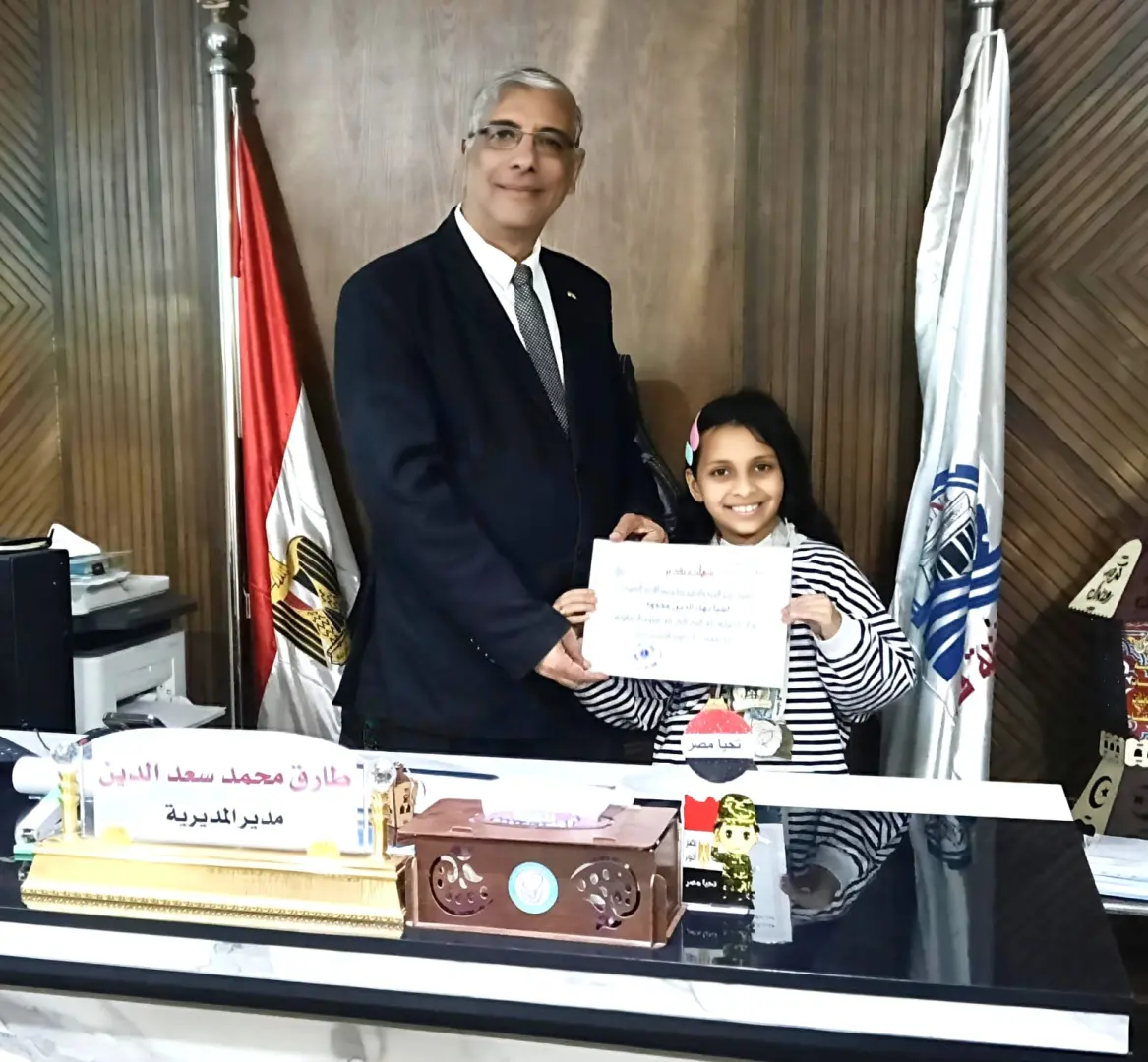 وكيل تعليم قنا يكرم آسيا بهاء الدين بطلة الجمهورية للتايكوندو