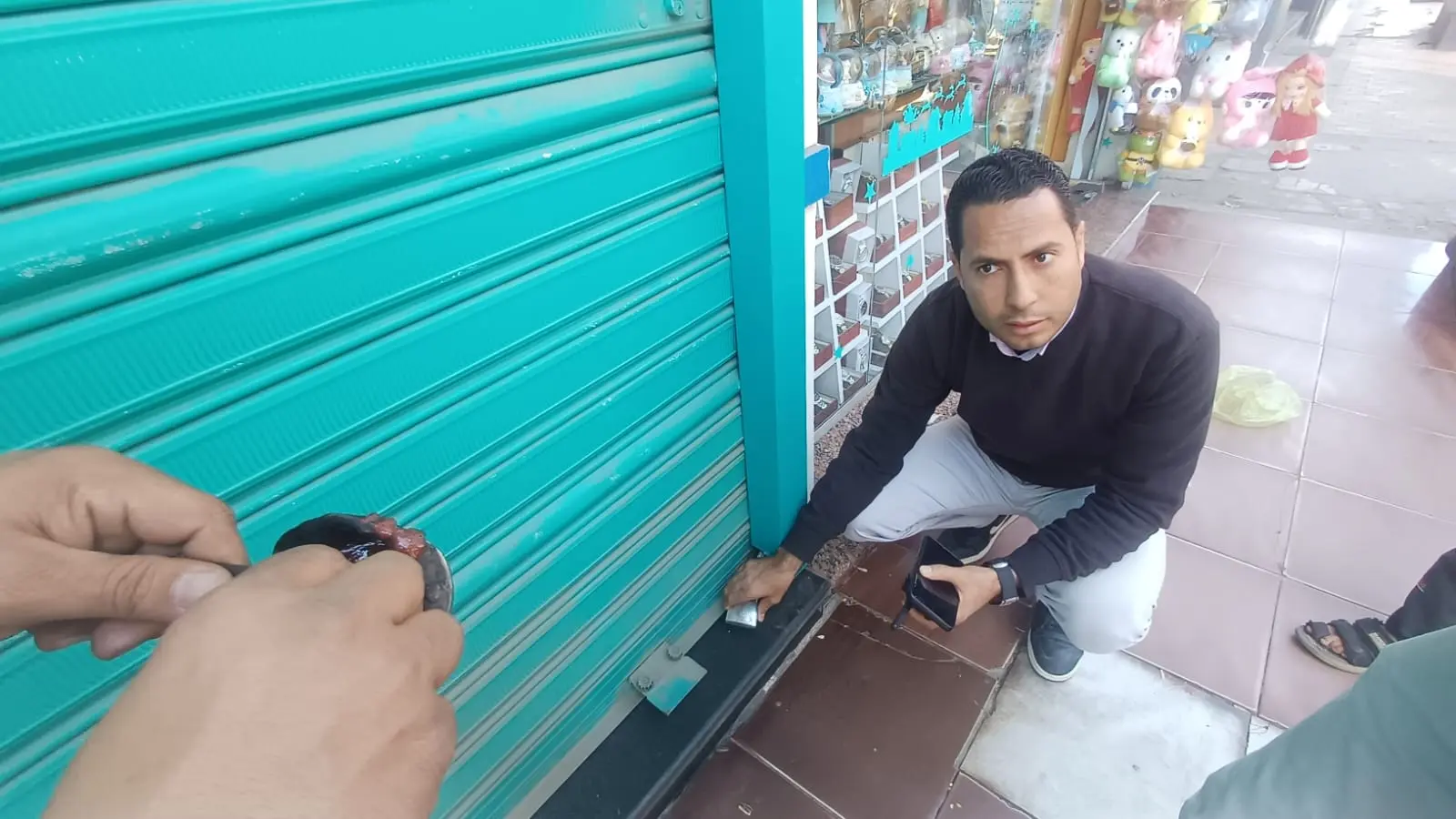 غلق وتشميع 8 محال وتوجيه 50 إنذارًا لمخالفين خلال حملة مكثفة بنجع حمادي