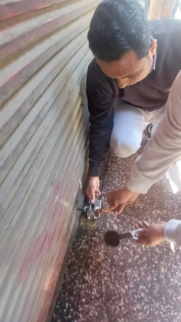 غلق وتشميع 8 محال وتوجيه 50 إنذارًا لمخالفين خلال حملة مكثفة بنجع حمادي - 1000427726