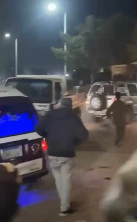 ضبط قائد سيارة تحمل علم الاحتلال الإسرائيلي في كرداسة بعد تسببه في إصابة عدد من المواطنين - 1000428808