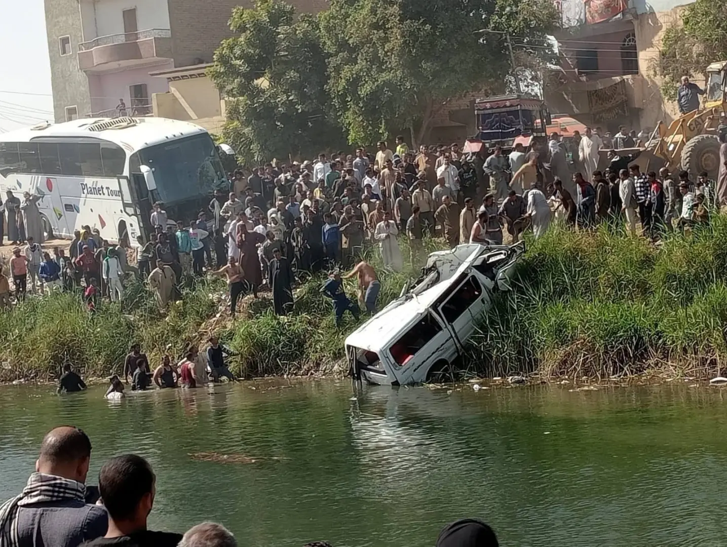 أسماء ضحايا ومصابي حادث انقلاب سيارة أجرة بترعة الرياينة في أرمنت بالأقصر - 1000429393 1