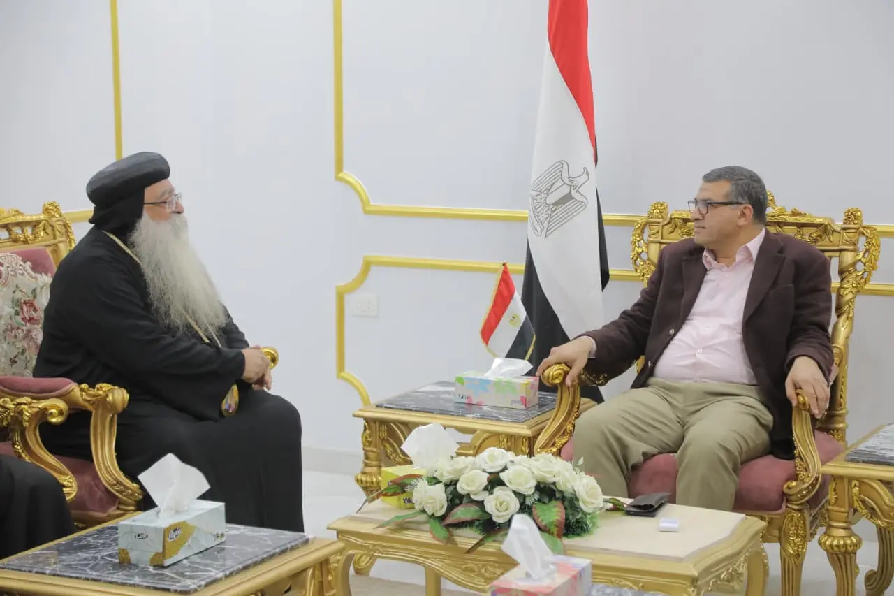 محافظ قنا يستقبل الأنبا تكلا والوفد المرافق له لتهنئته بتوليه مهام منصبه