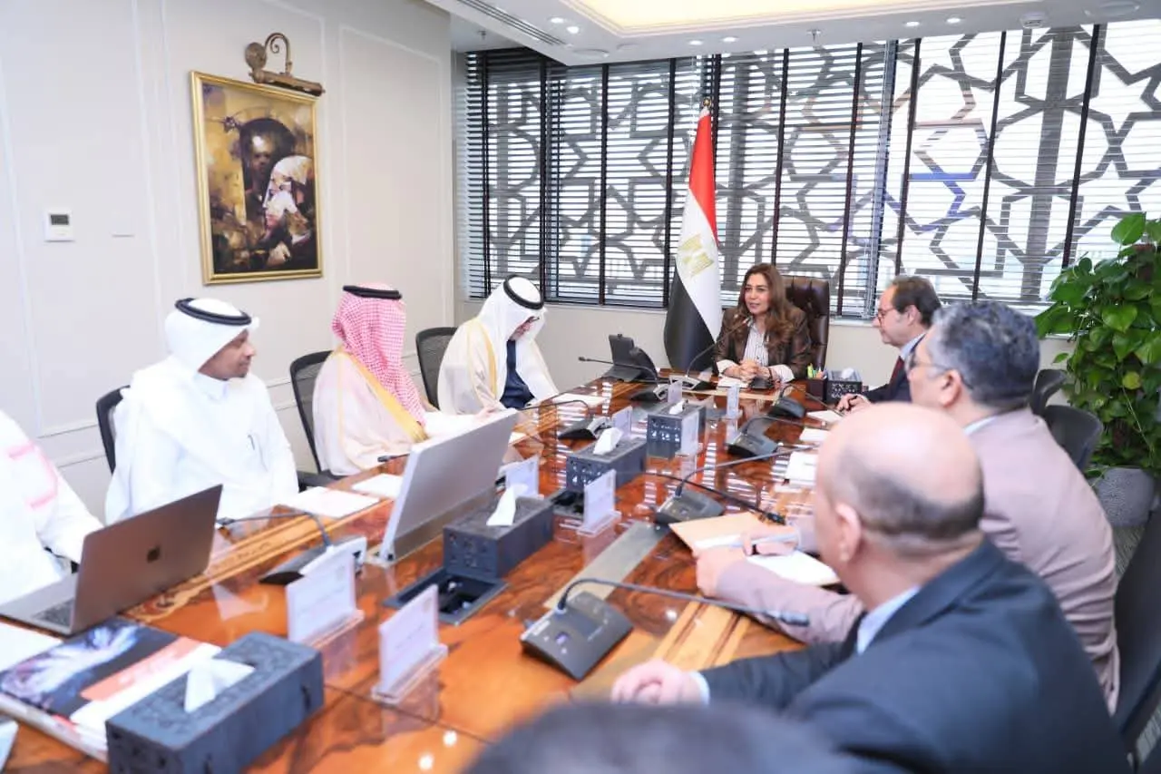 وزيرة التنمية المحلية والبيئة تلتقى الرئيس التنفيذي للمركز الوطني لتنمية الحياة الفطرية بالسعودية - 1000430028