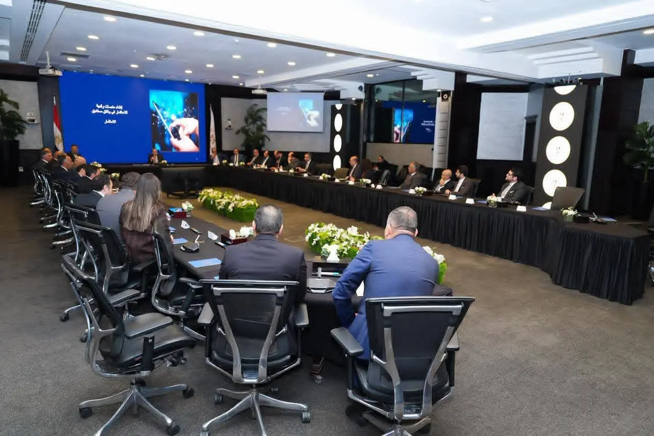 وزير الاستثمار والتجارة الخارجية يعقد اجتماعًا تنسيقيًا بين المطورين العقارين والمنصات الرقمية العقارية - 1000430268