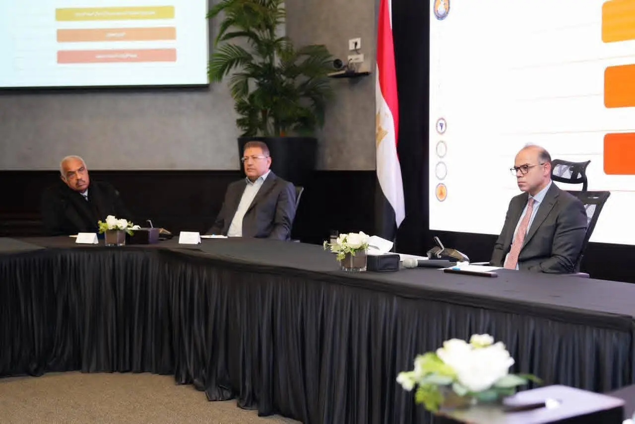 وزير الاستثمار والتجارة الخارجية يعقد اجتماعًا تنسيقيًا بين المطورين العقارين والمنصات الرقمية العقارية - 1000430269