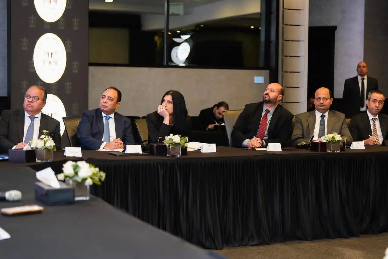 وزير الاستثمار والتجارة الخارجية يعقد اجتماعًا تنسيقيًا بين المطورين العقارين والمنصات الرقمية العقارية - 1000430271