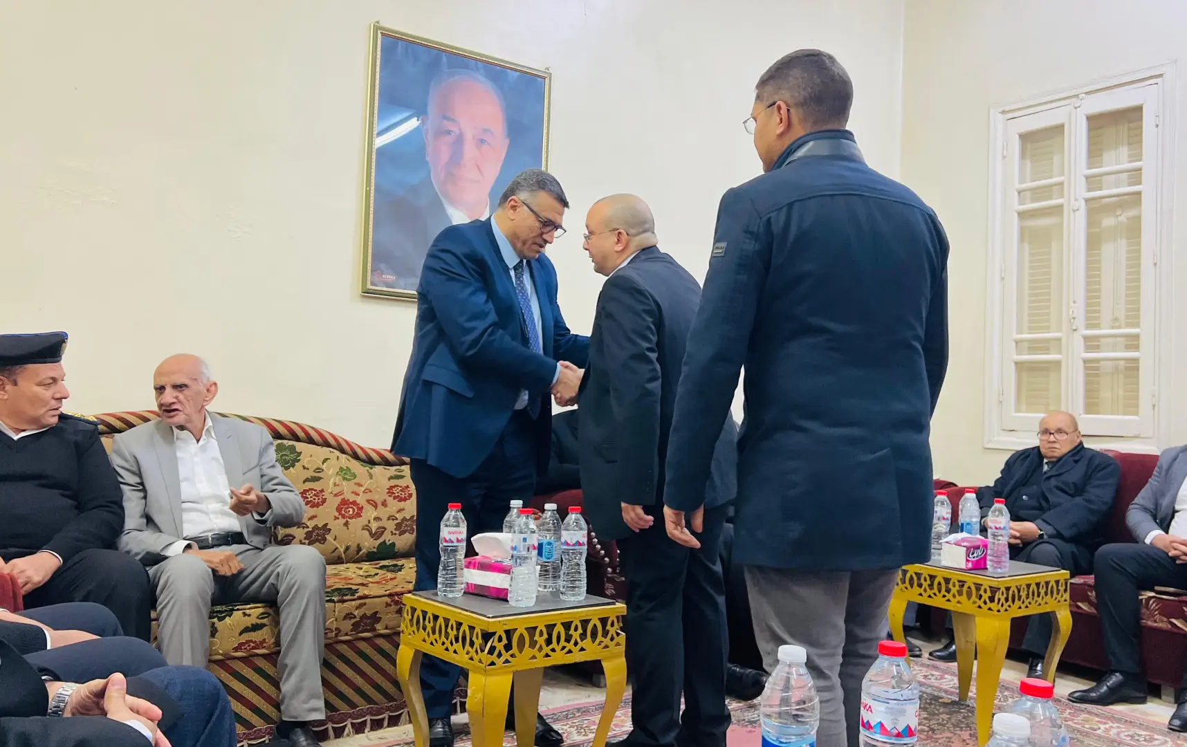 محافظ قنا يقدم واجب العزاء لأسرة "شيخ الإذاعيين" فهمي عمر رئيس الإذاعة المصرية الأسبق - 1000430504
